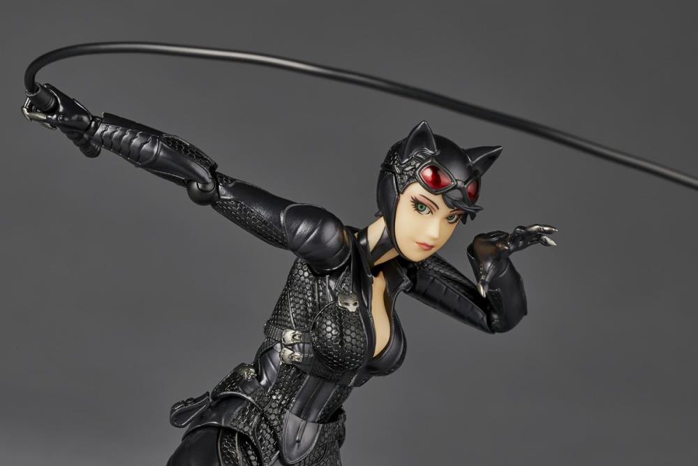 Batman: Arkham Knight Amazing Yamaguchi Revoltech NR022 Catwoman w/ Bonus Unmasked Head