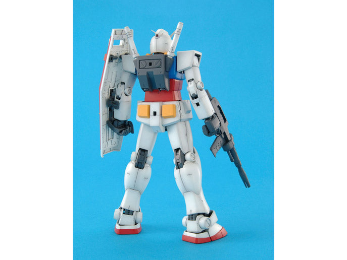 Mobile Suit Gundam MG RX-78-2 Gundam (Ver. 2.0) 1/100 Scale Model Kit