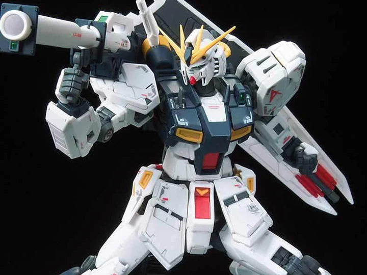 Mobile Suit Gundam: Char's Counterattack RG#32 Nu Gundam 1/144 Scale Model Kit