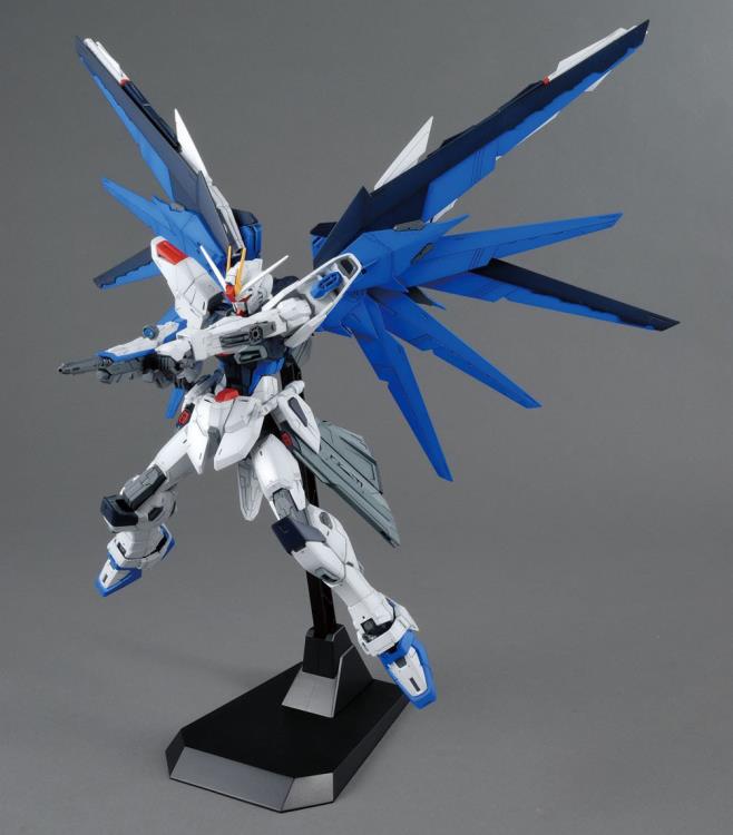 Mobile Suit Gundam SEED MG Freedom Gundam 2.0 1/100 Scale Model Kit (Reissue)
