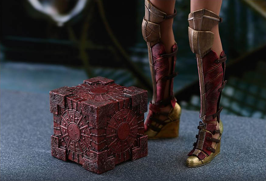 Justice League MMS451 Wonder Woman (Deluxe Ver.) 1/6th Scale Collectible Figure