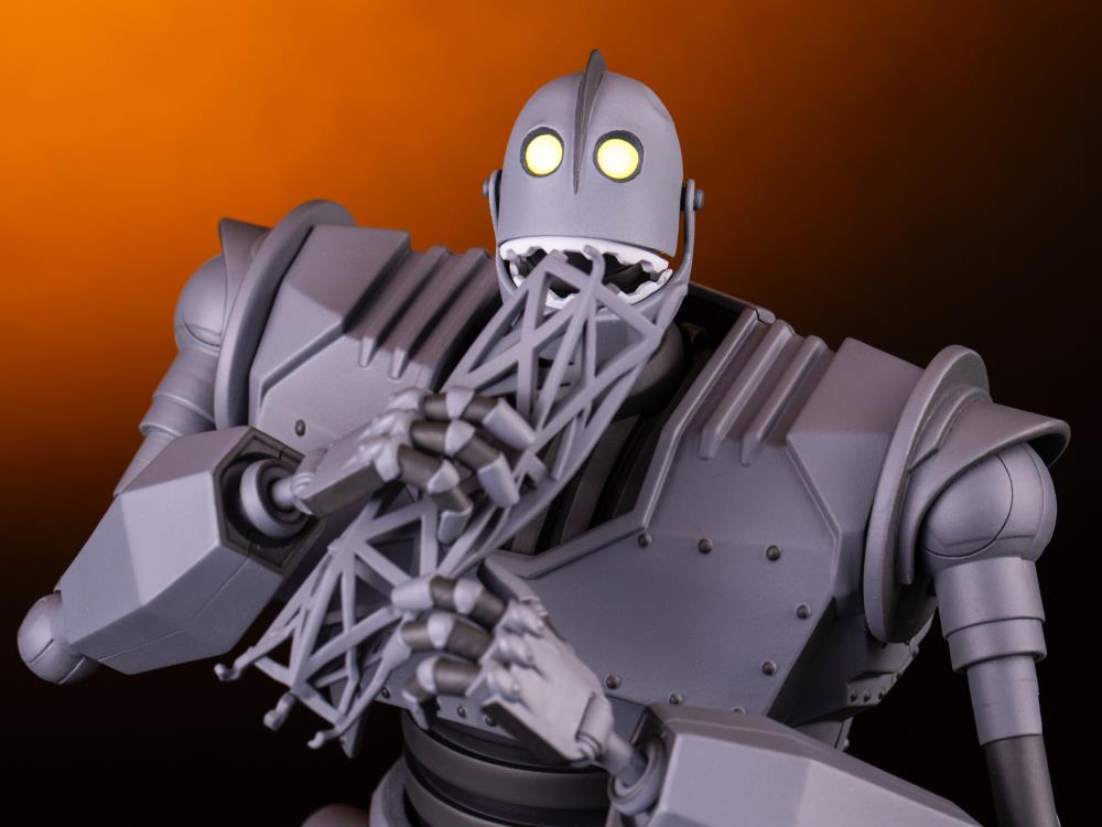 The Iron Giant Mondo Mecha Iron Giant Figure