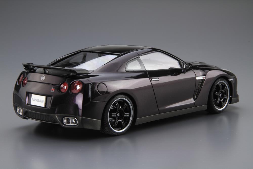 Nissan (2009) R35 GT-R Spec-V 1/24 Scale Model Kit