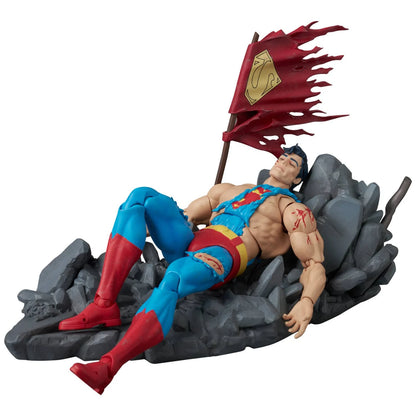 Pre-Order: Death of Superman MAFEX No.324 Superman (Battle Damaged Ver.) Action Figure