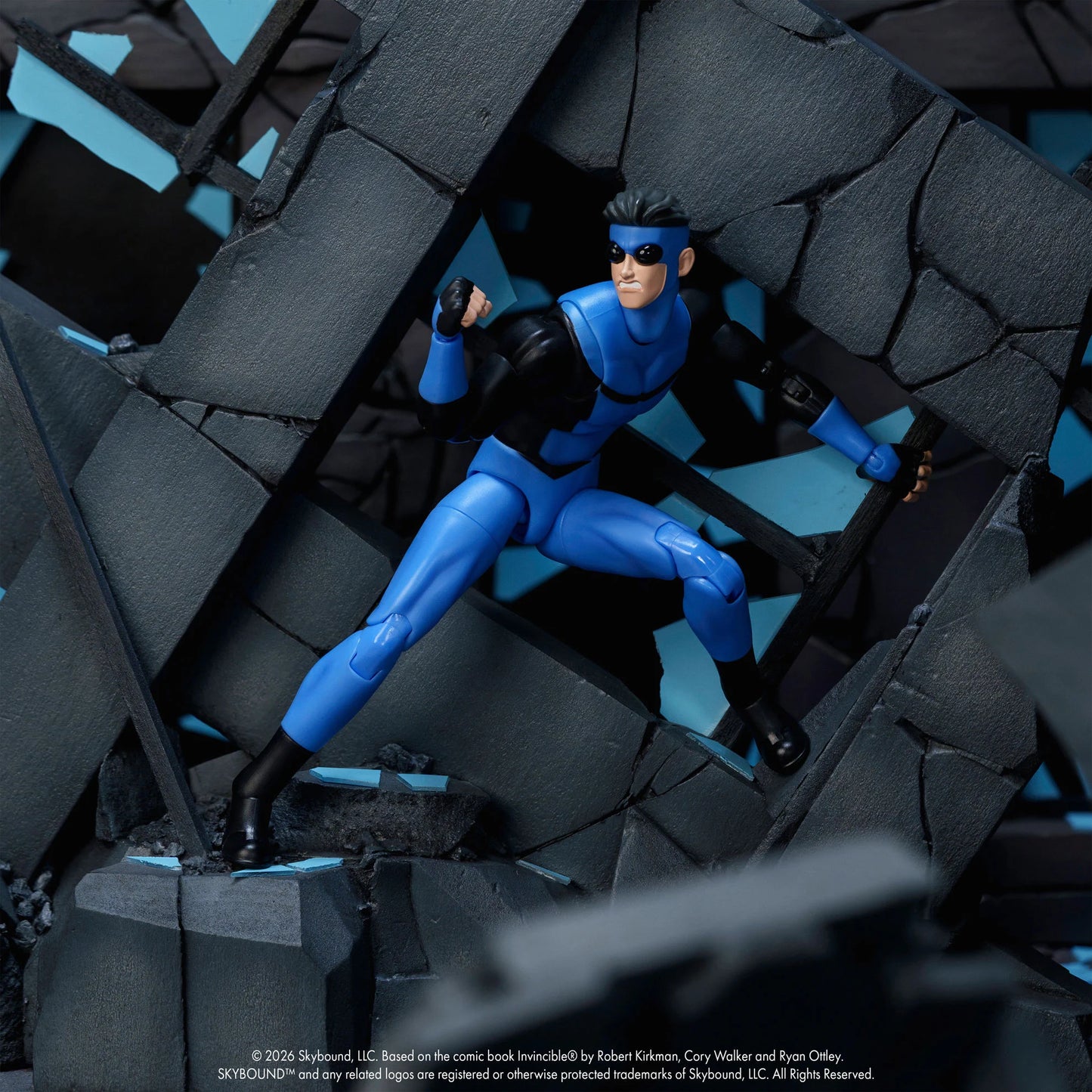 Pre-Order: IInvincible Invincible 1/12 Scale Action Figure