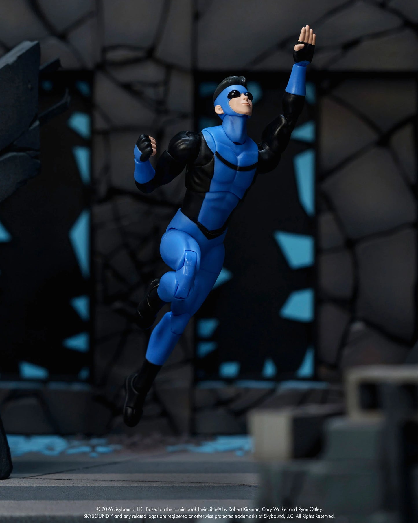 Pre-Order: IInvincible Invincible 1/12 Scale Action Figure