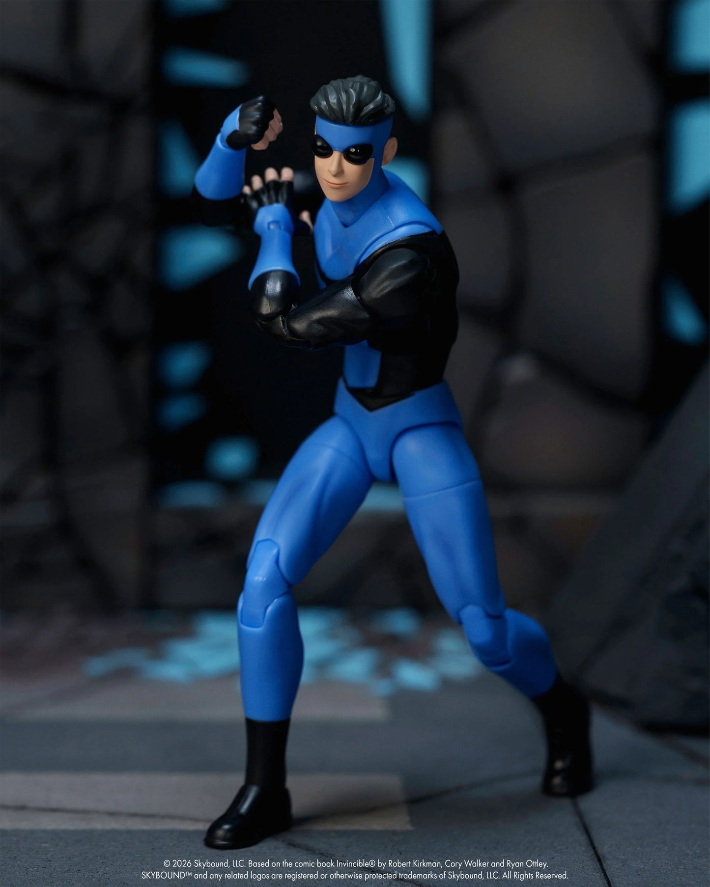 Pre-Order: IInvincible Invincible 1/12 Scale Action Figure