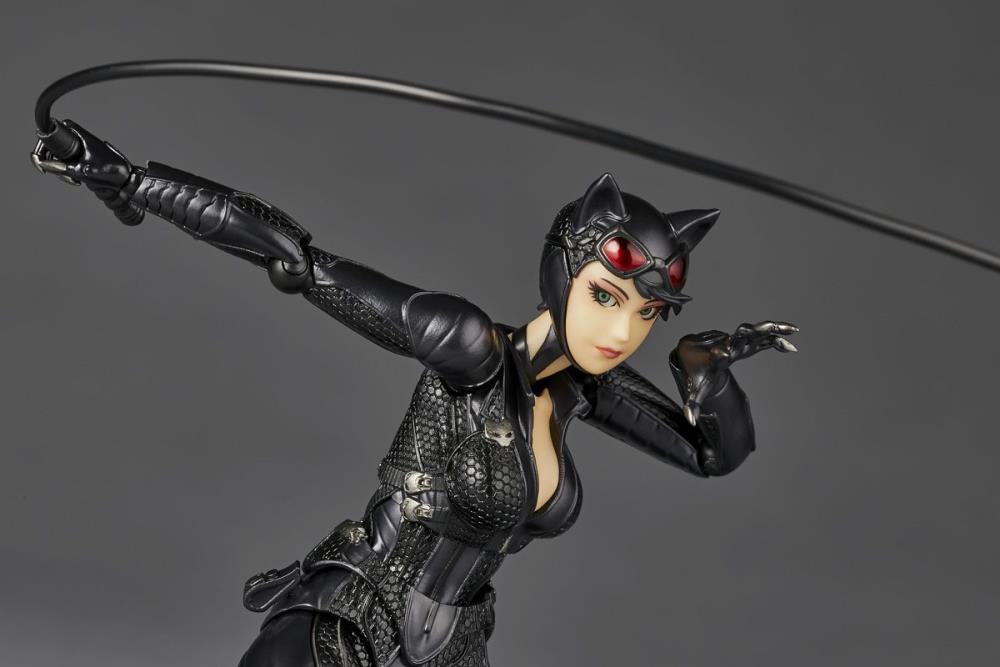 Batman: Arkham Knight Amazing Yamaguchi Revoltech NR022 Catwoman