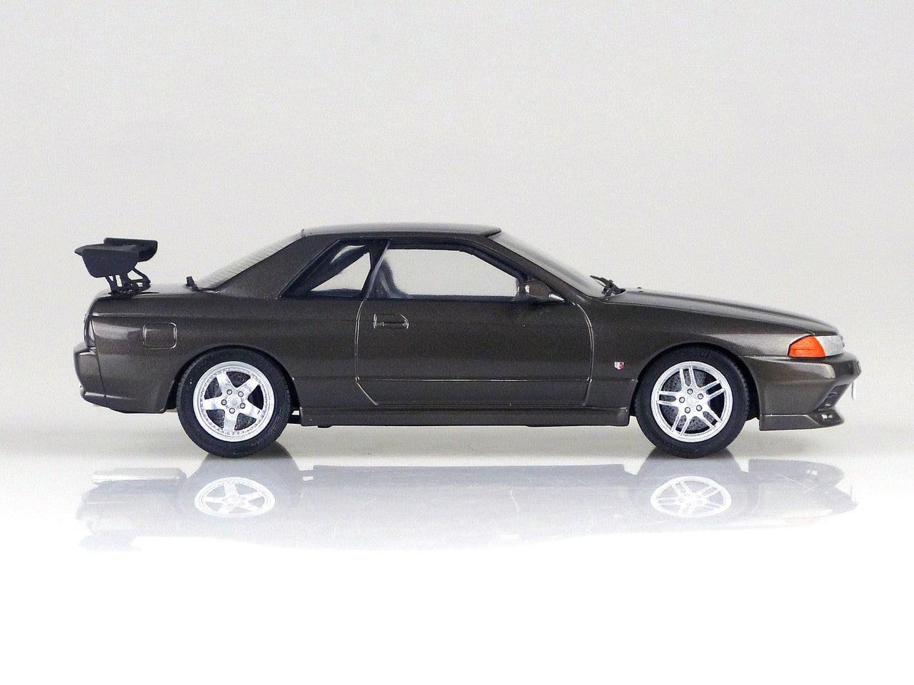 Aoshima Initial D 1/24 R.Hojyo BNR32 Skyline GT-R Plastic Model