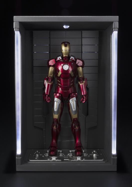 Avengers S.H.Figuarts Iron Man Mark VII Action Figure & Hall Of Armor Set