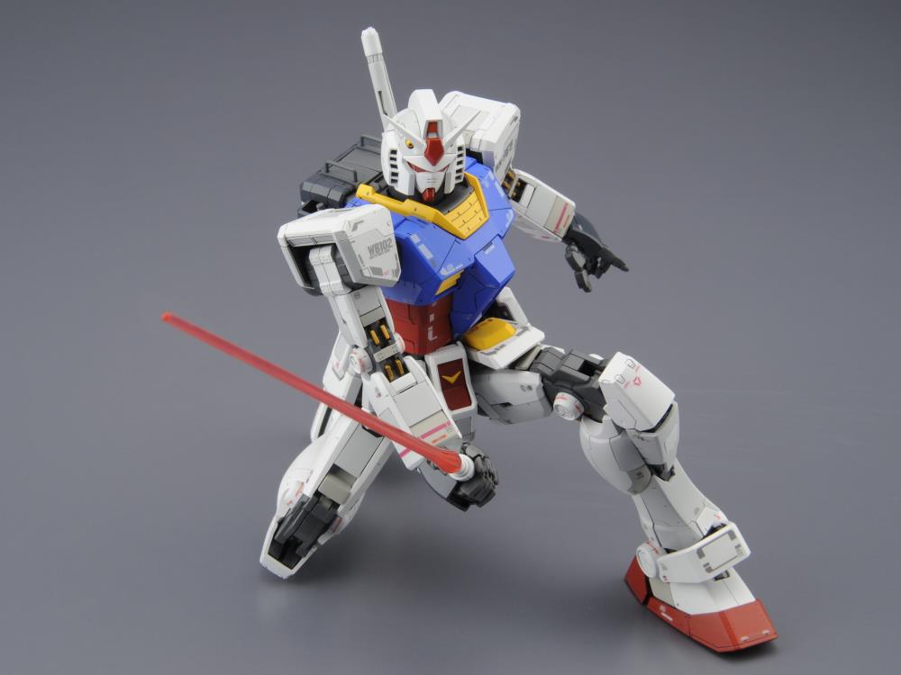 Mobile Suit Gundam MG RX-78-2 Gundam Ver. 3.0 1/100 Scale Model Kit (New Packaging)