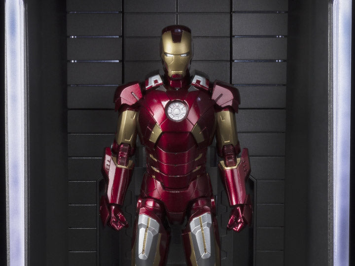 Avengers S.H.Figuarts Iron Man Mark VII Action Figure & Hall Of Armor Set