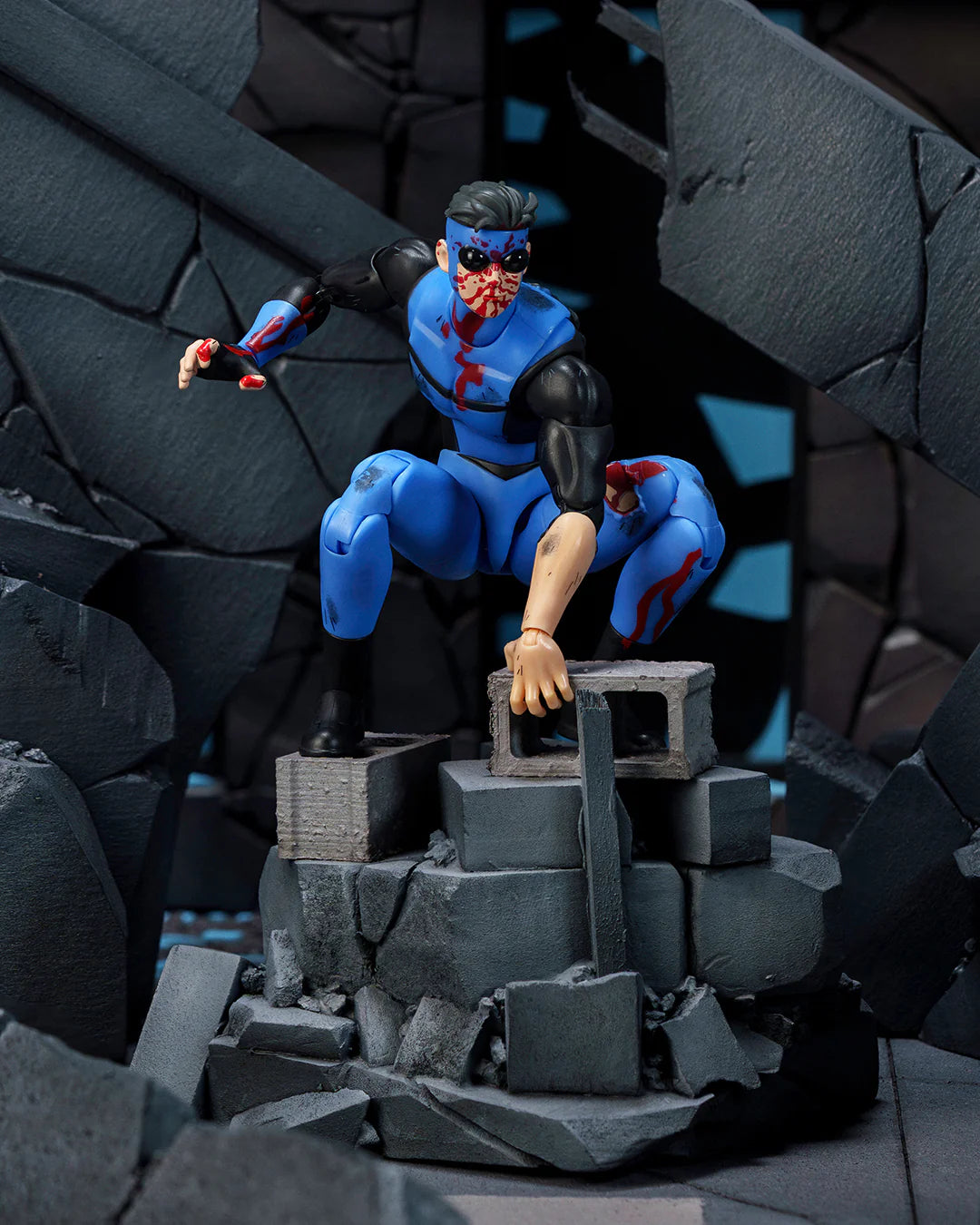 Invincible 1/12 Scale Action Figure Battle Damged Deluxe Exclusive SDCC 2026