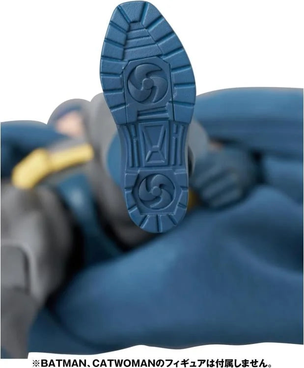 Pre-Order - Batman: Hush MAFEX No.299 Bruce Wayne Action Figure