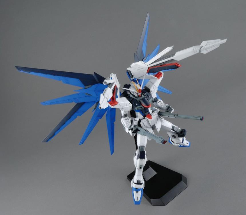 Mobile Suit Gundam SEED MG Freedom Gundam 2.0 1/100 Scale Model Kit (Reissue)