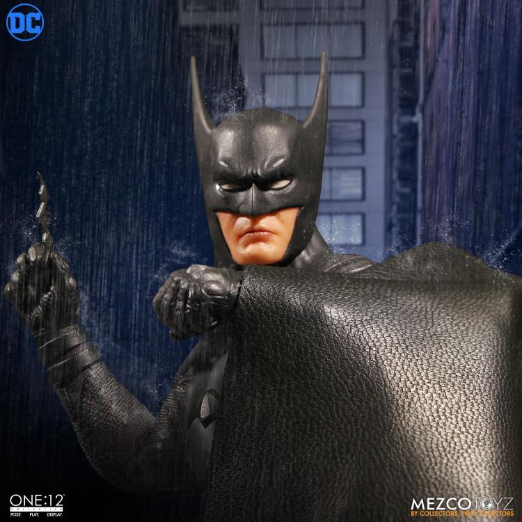 DC Comics One:12 Collective Batman Ascending Knight Mezco Exclusive (Black and Gold)