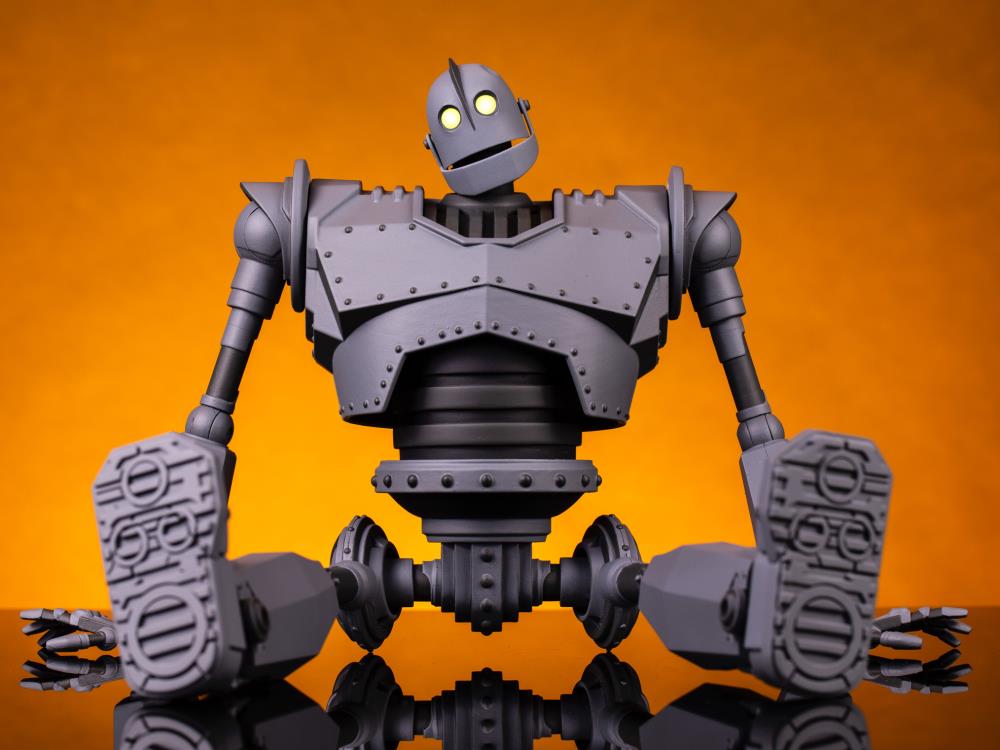 The Iron Giant Mondo Mecha Iron Giant Figure