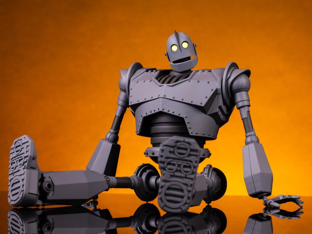 The Iron Giant Mondo Mecha Iron Giant Figure