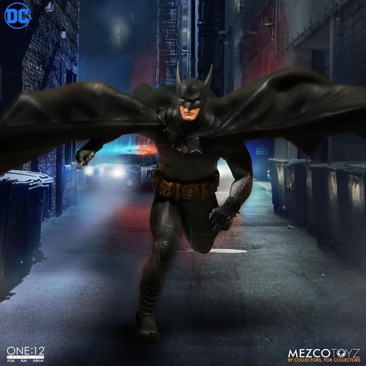DC Comics One:12 Collective Batman Ascending Knight Mezco Exclusive (Black and Gold)
